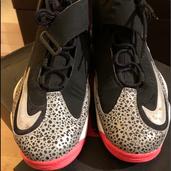 Ken Griffey Jr - Picture 2 of 5